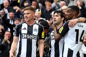 KOK棋牌_曼联客场不敌纽卡斯尔遭遇连败是真的吗