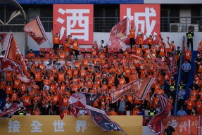 KOK官网_竞技场上情绪高涨！球迷期待看好戏