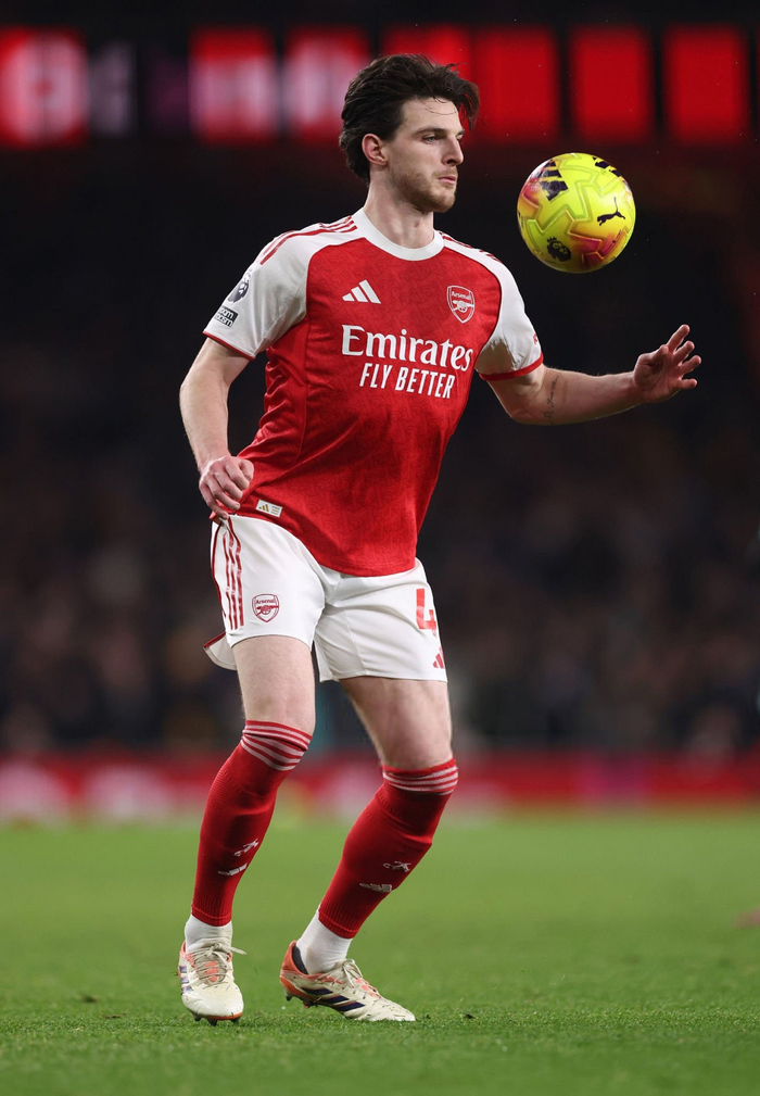 阿森纳英超战胜狼队萨卡内切破门(曝阿森纳pk热刺邀萨里执教 蓝军旧帅或重)