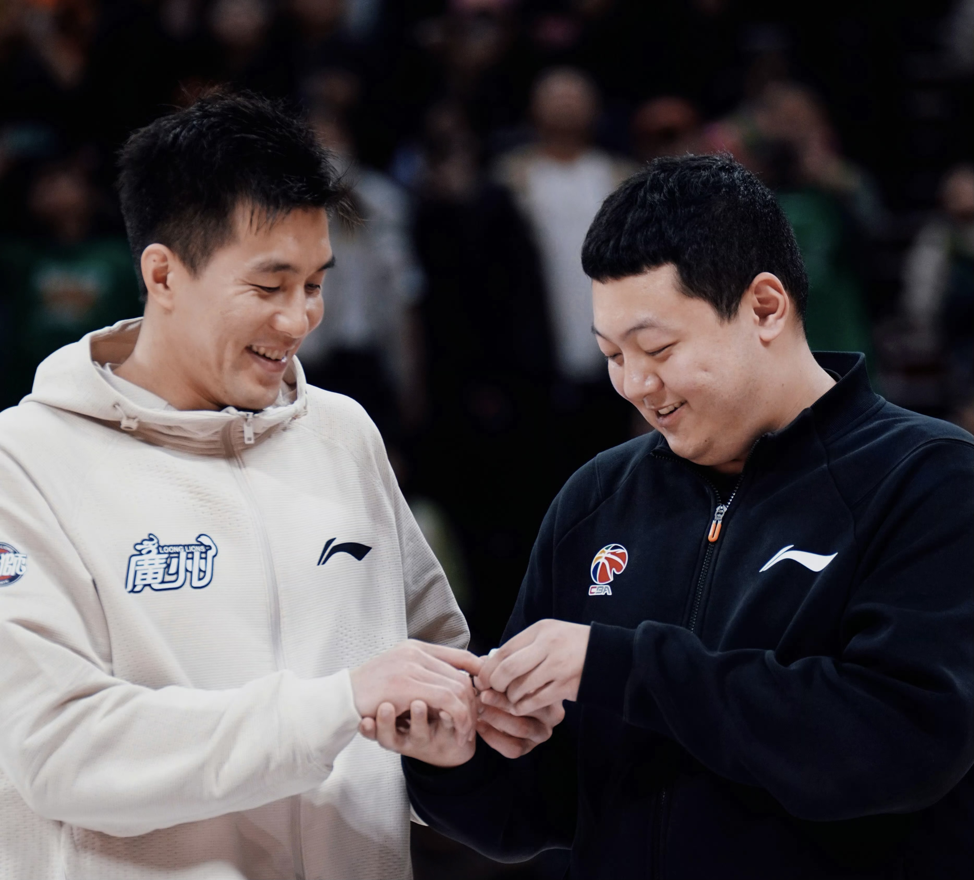 辽宁男篮CBA战胜浙江广厦，郭艾伦突破得手