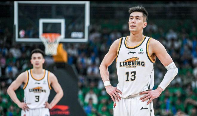 辽宁男篮CBA战胜浙江广厦，郭艾伦突破得手