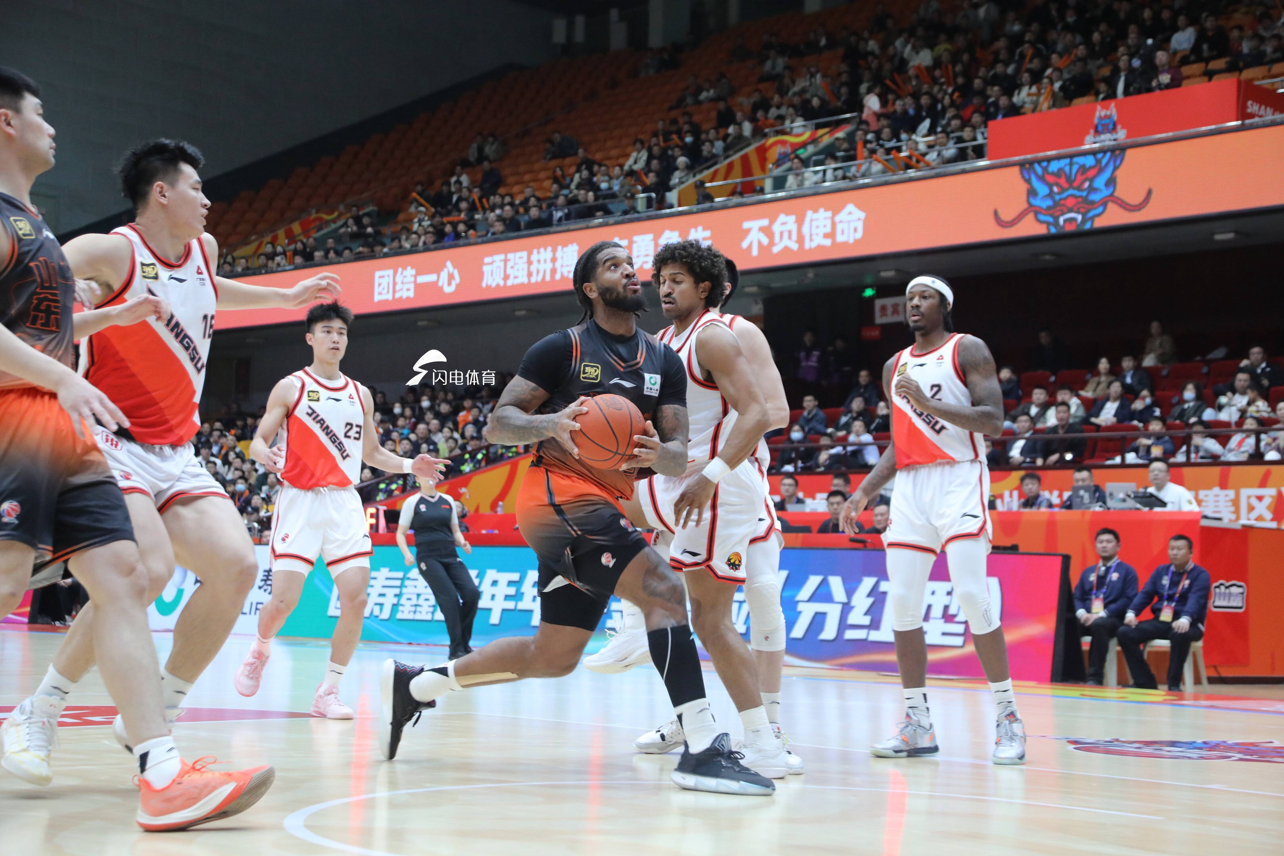 山东高速CBA战胜广州龙狮高诗岩三分命中(山东高速cba20212022赛程表)